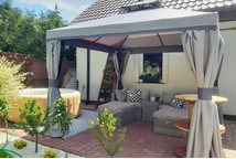 A Valencia Garden Point szürke pavilonja