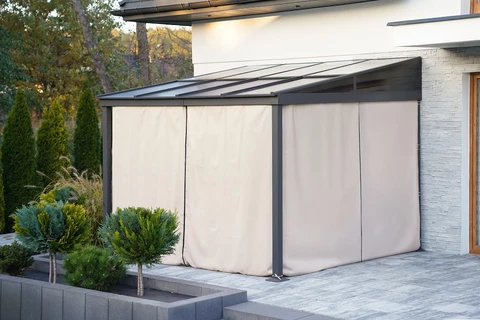 Alumínium terasz előtető 3 x 3 m Tarragona Garden Point függönyökkel bézs színben